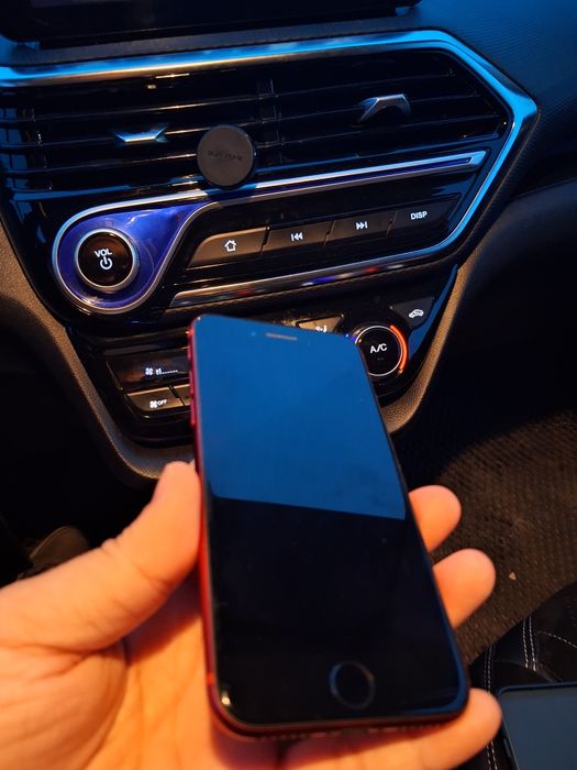 Продается айфон Se