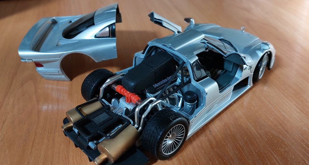 Масштабная модель автомобиля 1-18