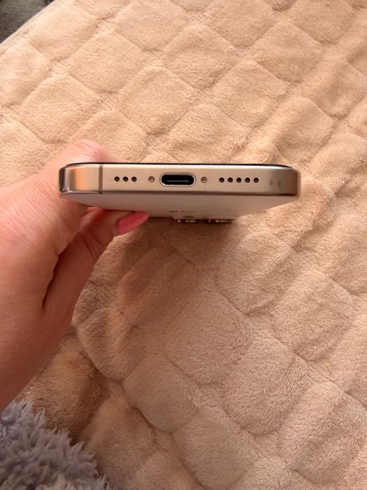 iPhone 16 Pro 256GB Desert Titanium