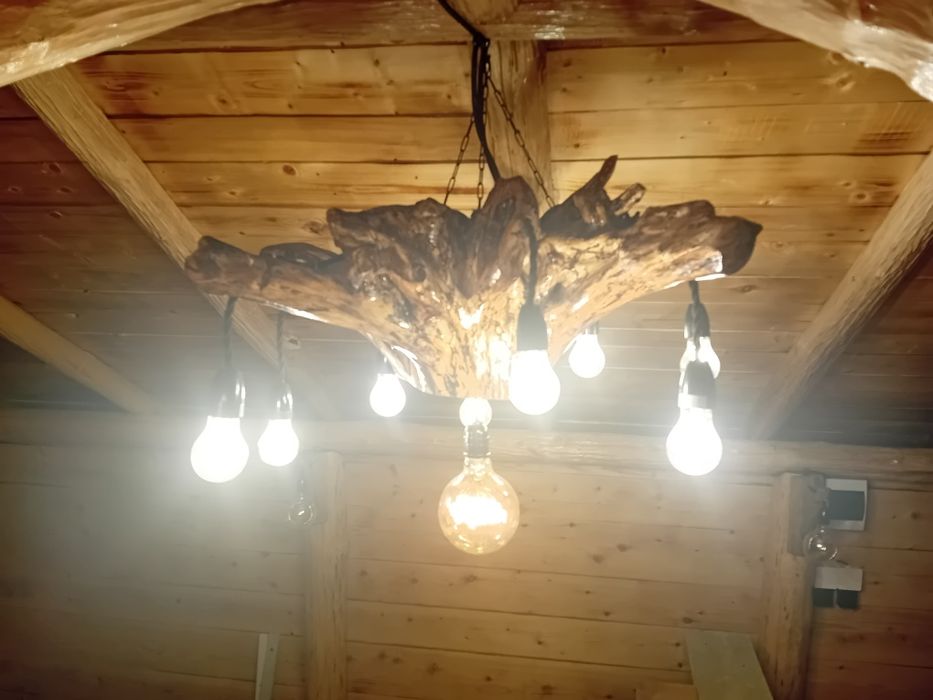 Vând lustra (rustica) facuta din cioata unui copac