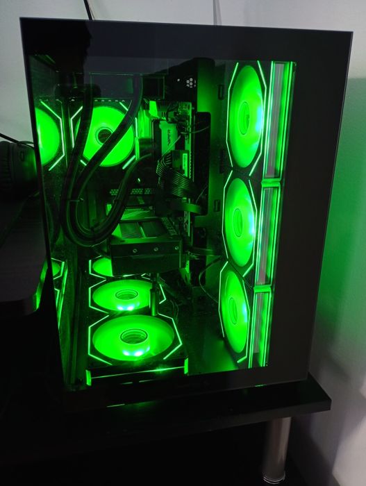 Vând PC Gaming R7 9800x3d, RTX 5070 12gb, 32gb ram DDR5