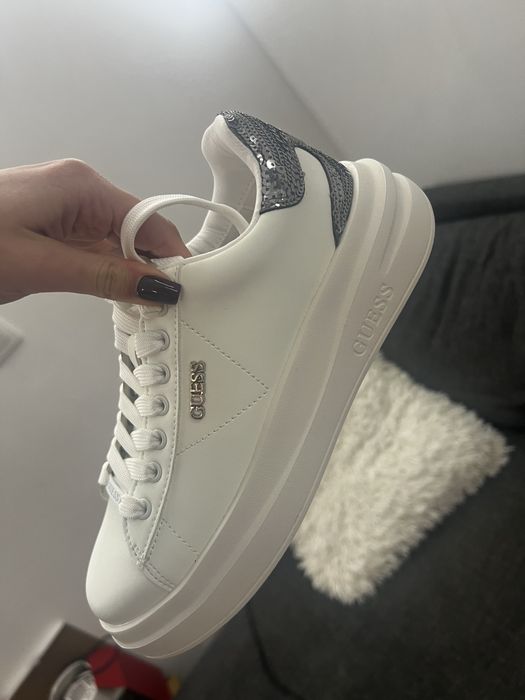 Оригинални маратонки Guess, 37 номер