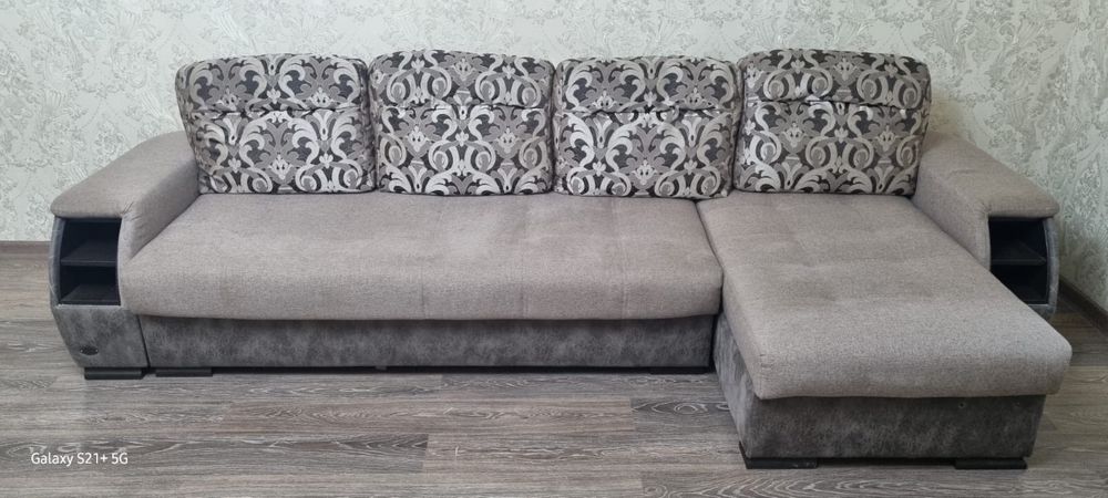 Продаю угловой диван