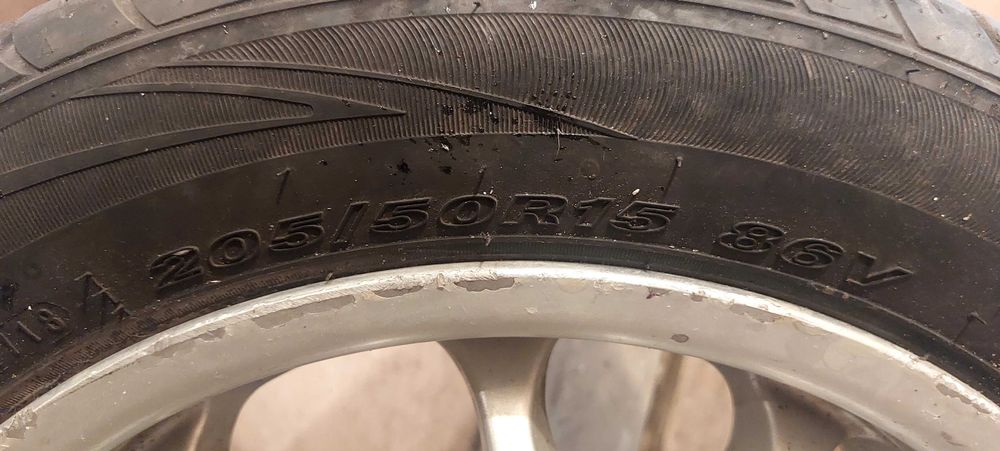 Четири летни гуми петнайски