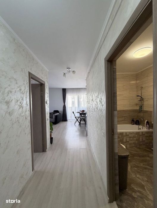 Apartament cu 2 camere,terasa,parcare inclusa,etaj intermediar