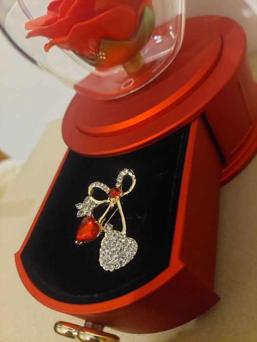 Cutie Cadou de Bijuterii cu Trandafiri Pop-Up in Forma de mar