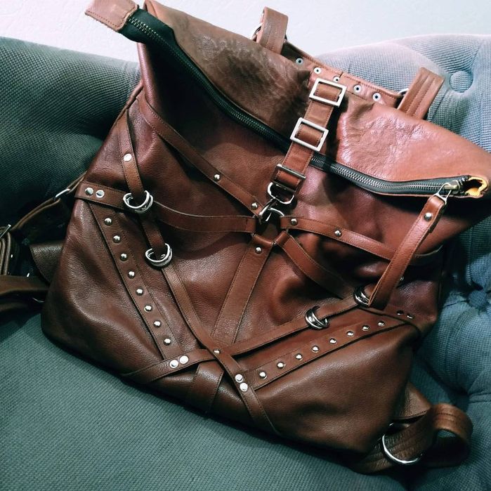 Кожаный рюкзак в тематическом стиле