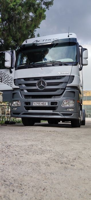 Mercedes Benz actors