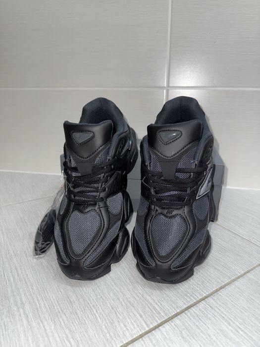 New Balance 9060 - Black Edition (marimea 43)