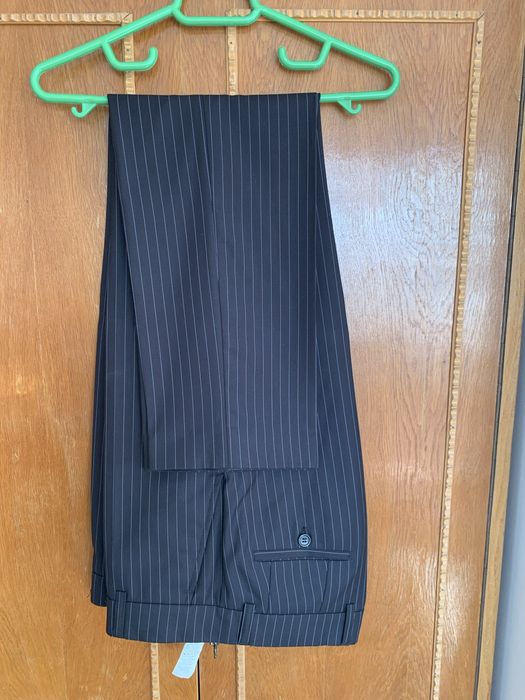 Costum barbati, bleumarin cu dungi