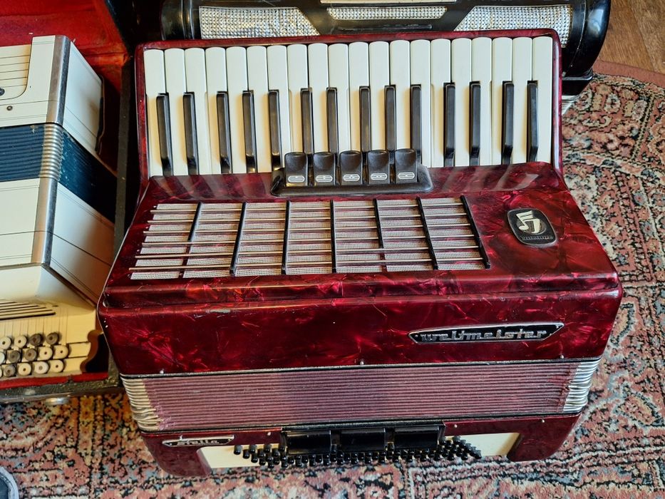 Продам баяны, аккордеоны