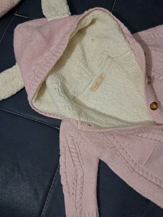 Комбинезон до 6 месяцев очень тёплый.