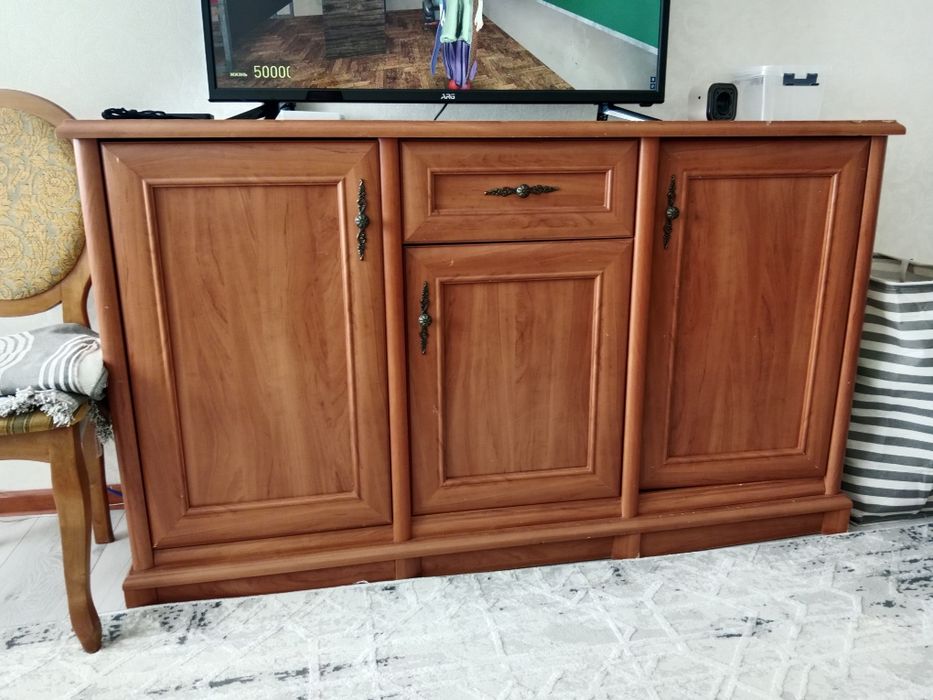 Комод отдам даром.