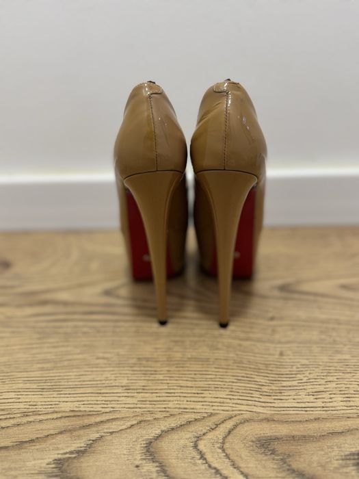 Pantofi tocuri înalte