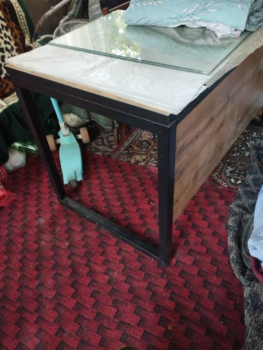 Новый стол не сломанный не использованный