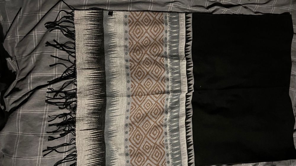 Дълък зимен шал с ресни