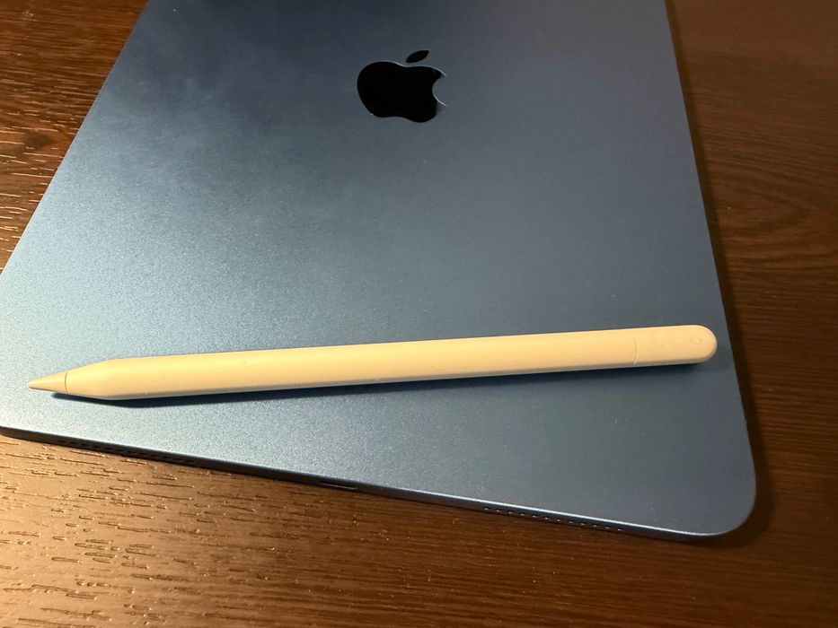 Продавам iPad MD4A4HC/A iPad Wi-Fi 128GB Blue + Apple Pencil