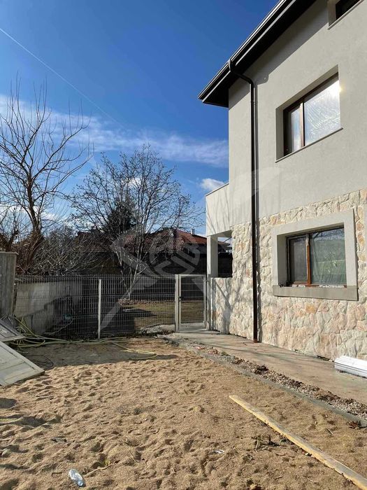 Продава се Къща в с. Куртово Конаре, Област Пловдив - 264 кв.м за 1932 €/кв.м - Снимка #1