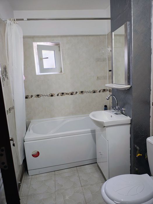 Închiriez  apartament