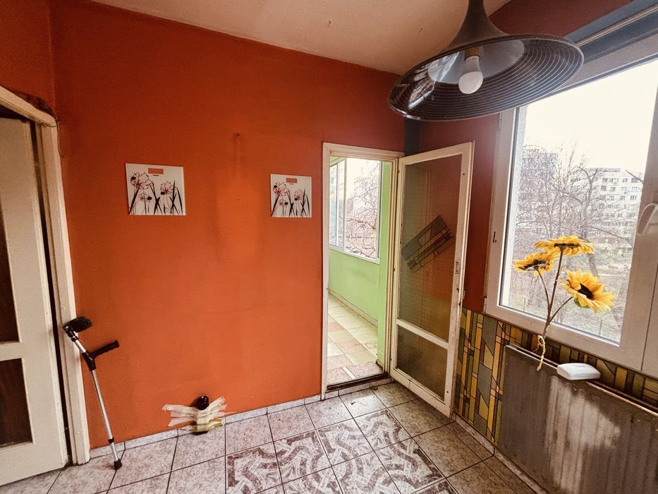 Продавам двустаен Апартамент в кв.Дианабад