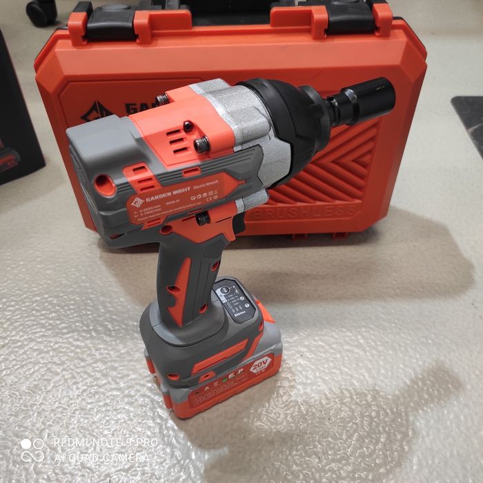 Pistol de impact. 900n.m cu 2 acumulatori și 5 tubulare