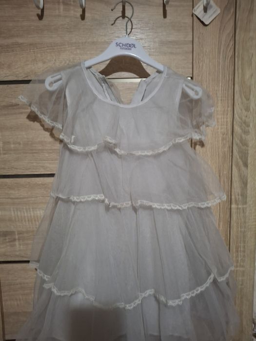 Платье детское серого  цвета с воланами