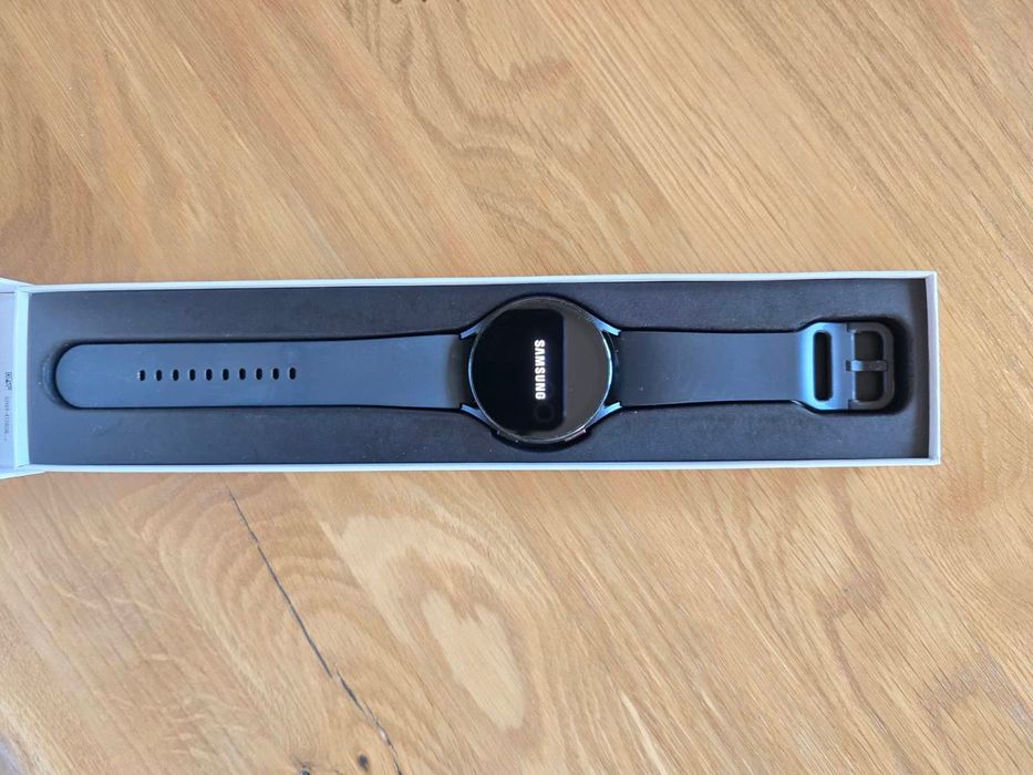 Смарт часовник Samsung GALAXY Watch 5, 44мм LTE. с гаранция