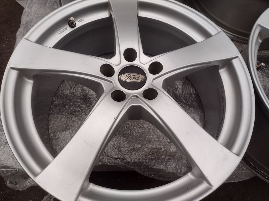 DEZENT 19-5x108 ET45 8j Ford Kuga