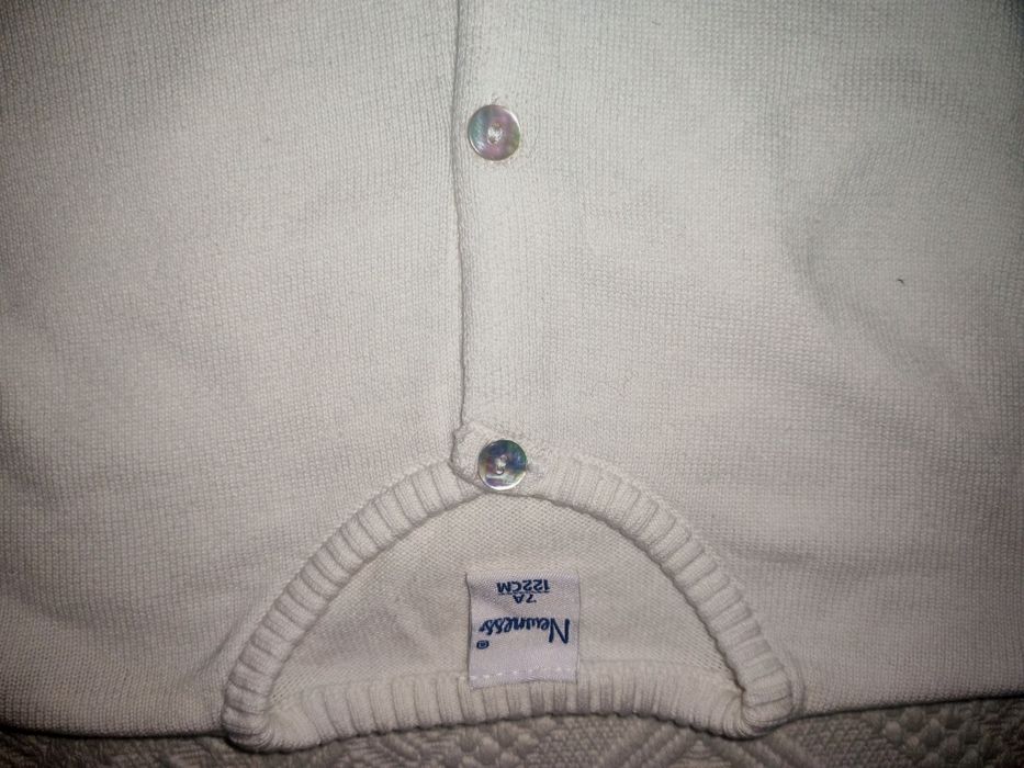 Cardigan varsta  7 ani,122 cm purtat de doua-trei ori de culoare alba