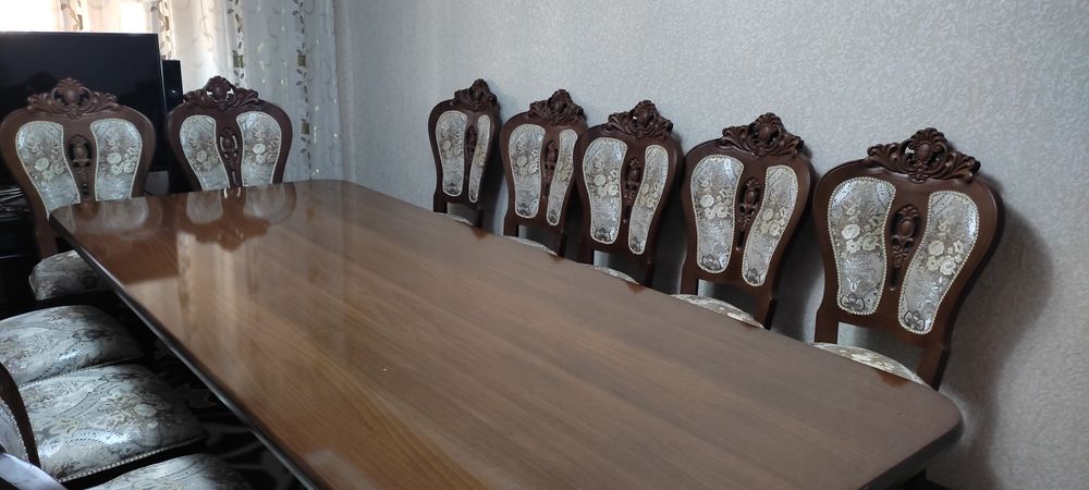 Стол на 12 персон