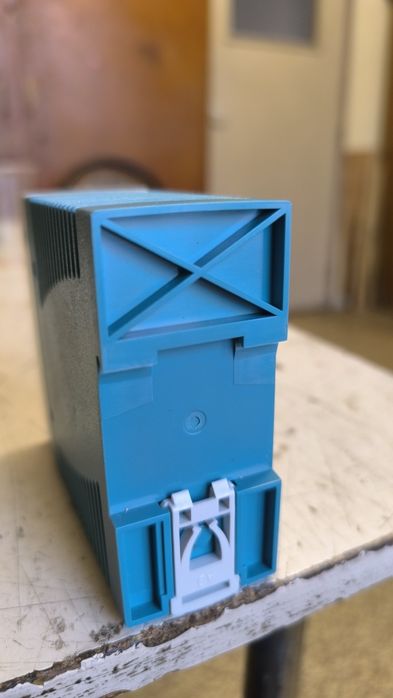 Захранващ блок 220/24v.