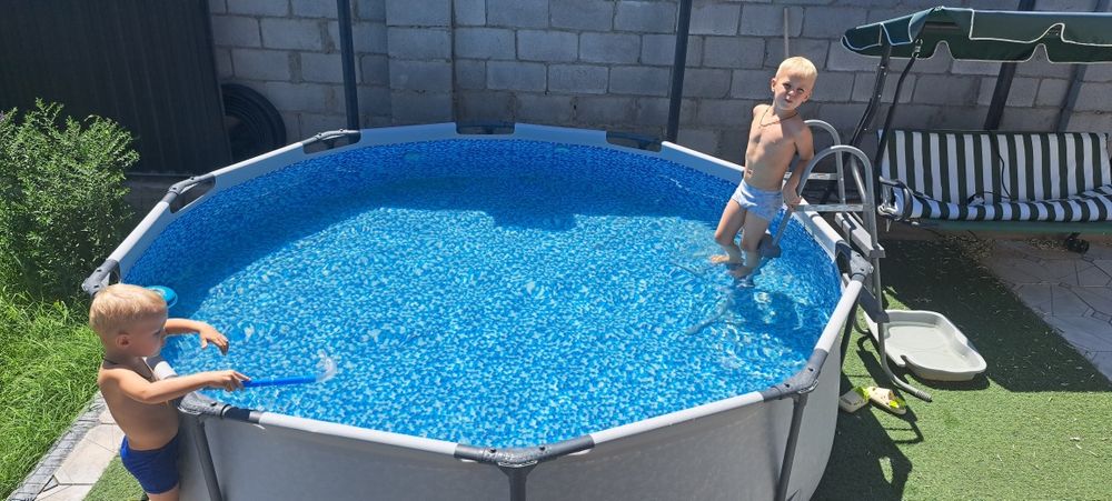 Продам бассейн каркасный