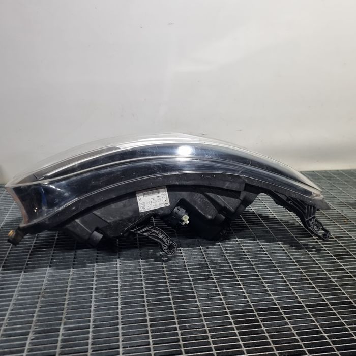 Far Dreapta Renault Kadjar 2015 - 2018 SUV 4 Usi (1630) Cu lupă Garantie