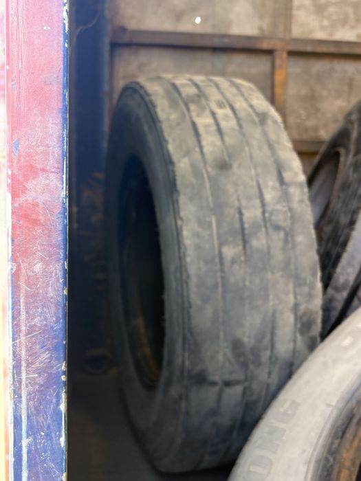 Резина на трал кубовик 235/75/17.5 б/у