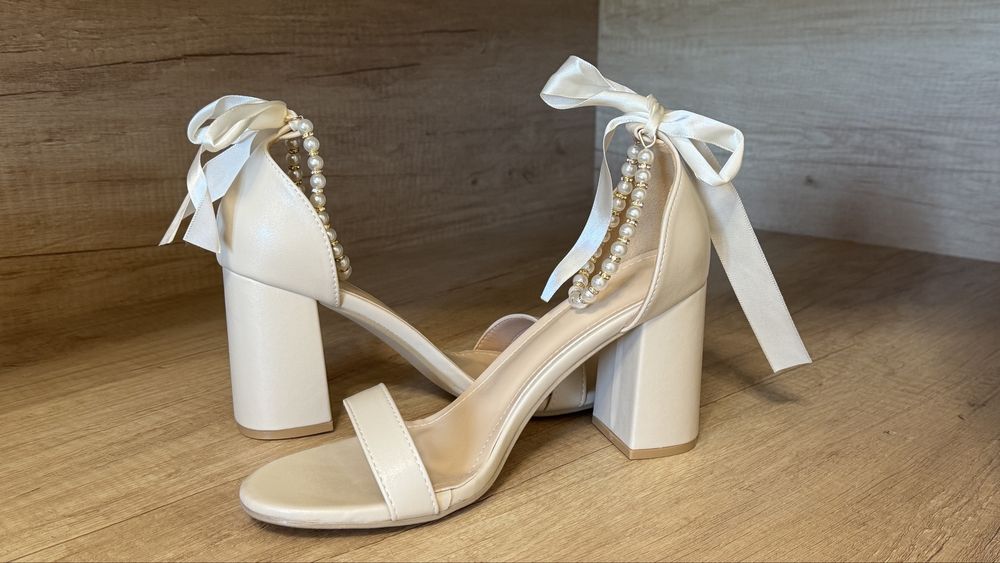 Сандали на ток с перли