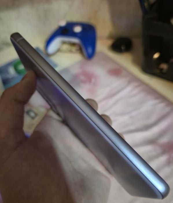 Обменяю Samsung s21 fe 8/256
