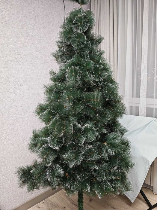 Отдам новогоднюю ёлку бесплатно