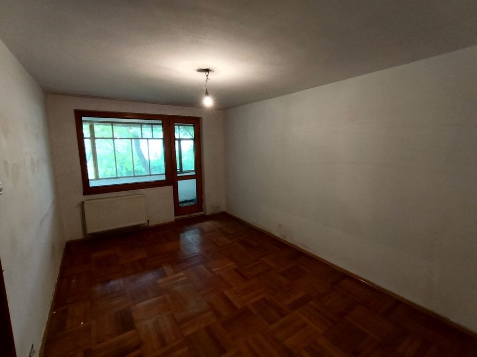 Vând apartament 2 camere onesti str.emil rebleanu