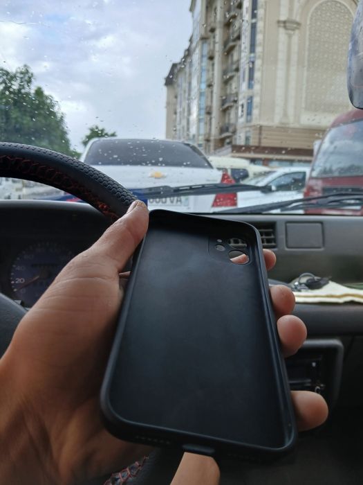 Chexol iPhone 11 uchun