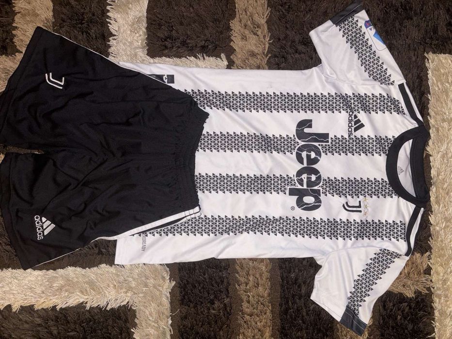 Продавам футболен комплекс на Ювентус.