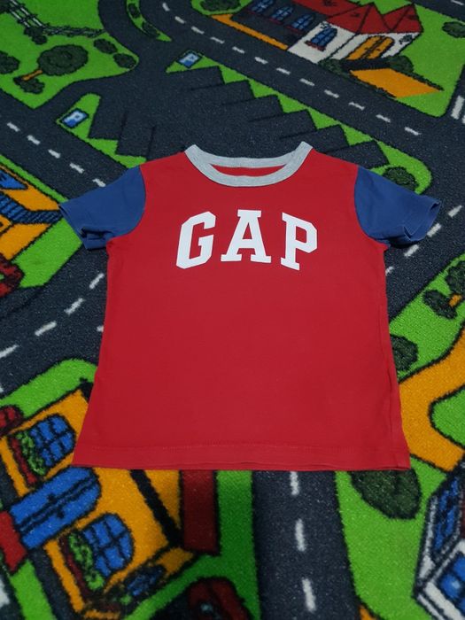 Lot tricou Gap + pantaloni scurti umbro 2 ani
