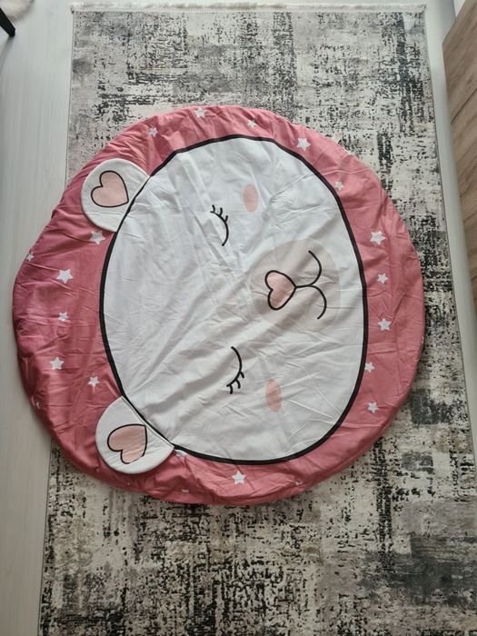 Vand 2 covoare camera fetita