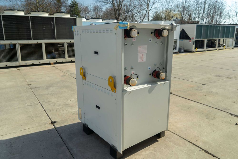 Chiller/Pompă de căldură răcit cu apă CLIMAVENETA NX-W-Y-H 0302 – 96.7 kW/107 kW | chiller 100 kw pret | Outlet