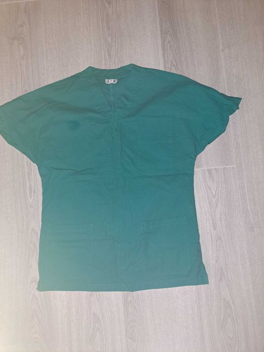 costum uniforma spital