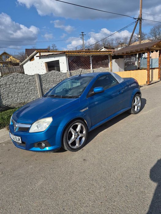 Mașina cabrio al