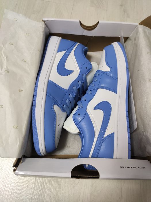 Air Jordan 1 Low UNC