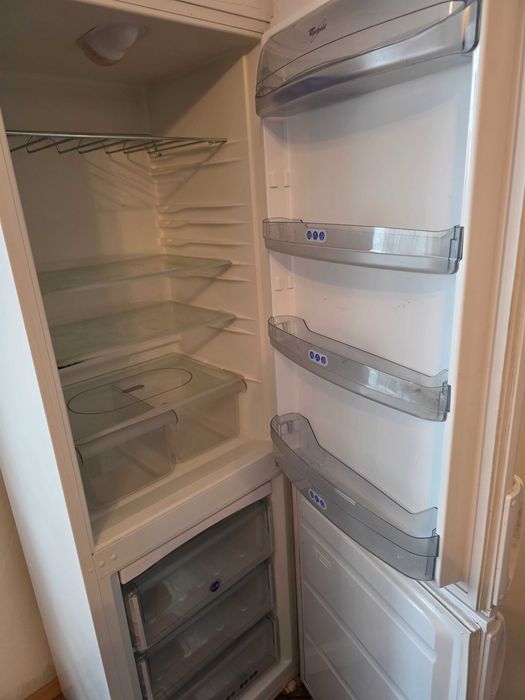 Хладилник с фризер Whirlpool