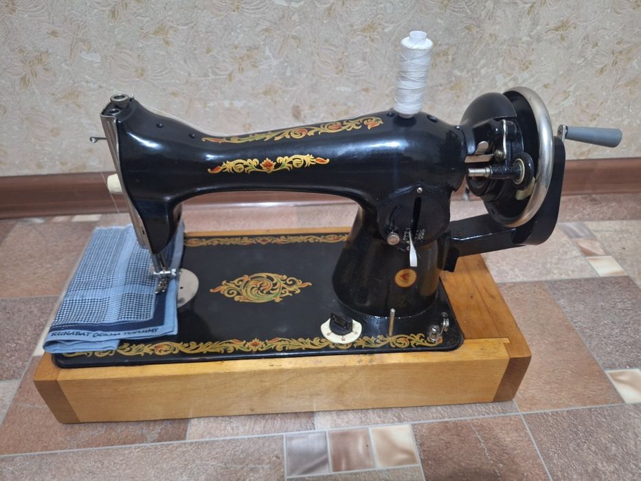 Швейная ручная машинка ссср.