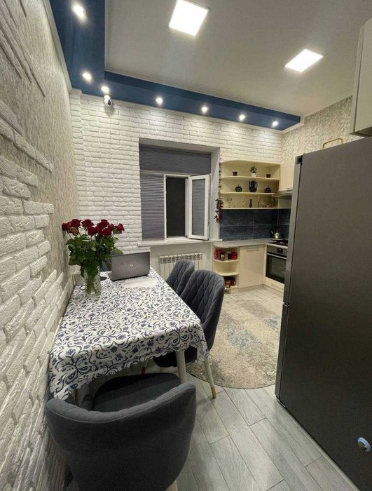 Чиланзар 1  Квартал ВЫСОКОПОТОЛОЧКА 3,40 2/4/4 кирпич