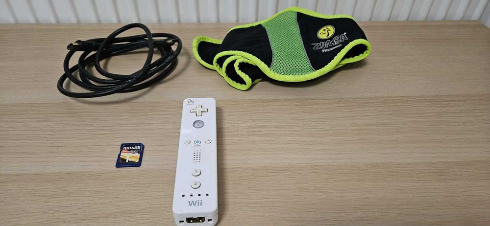 Controller maneta Nintendo Wii + centura zumba fitnees+ cablu hdmi si card 1 gb